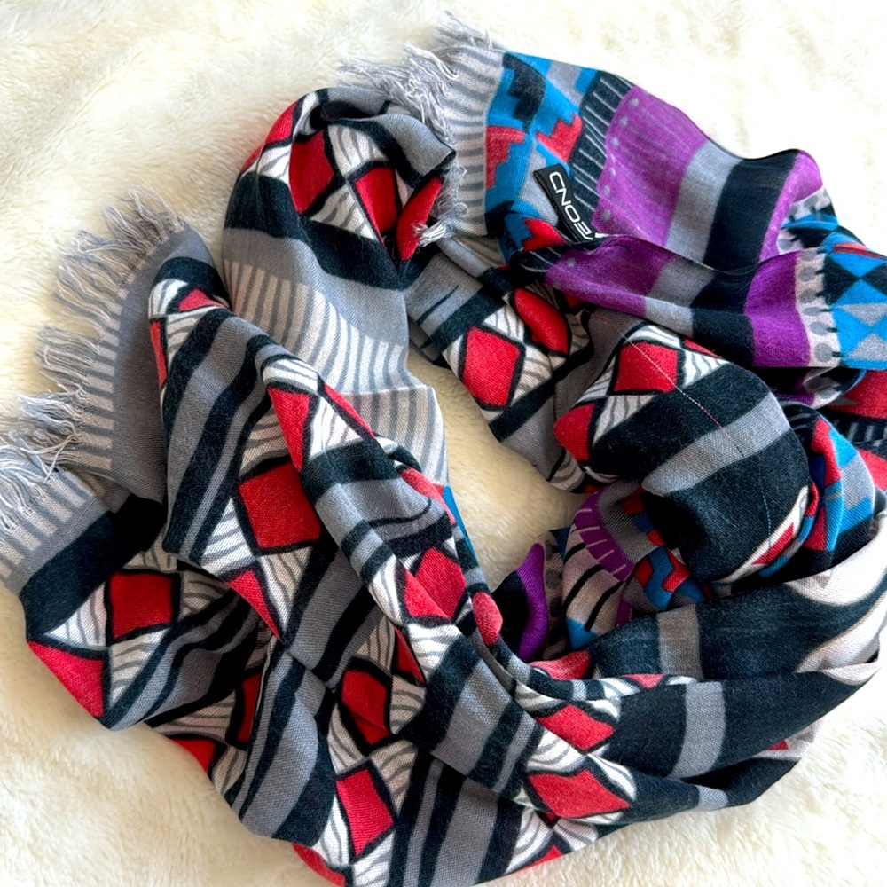 Colorful‎ Geometric Patterned Scarf 76x26’
